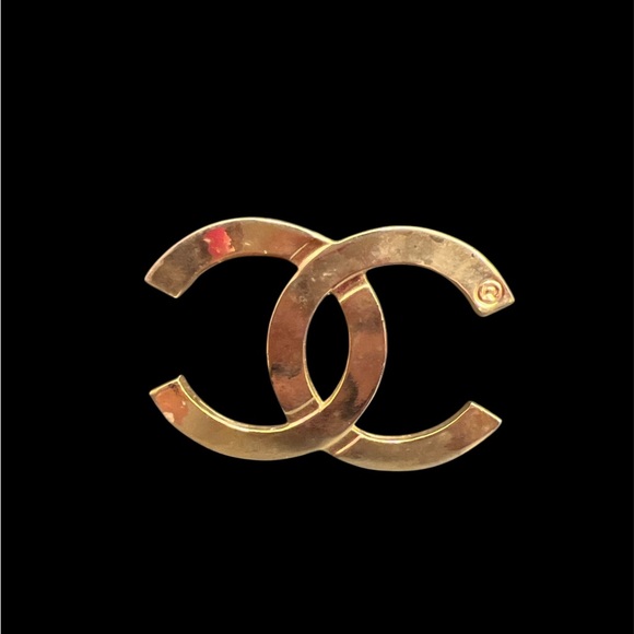 Chanel Logo from 1999. large size taken from my old bag. Gold plated on the CC - Picture 10 of 11